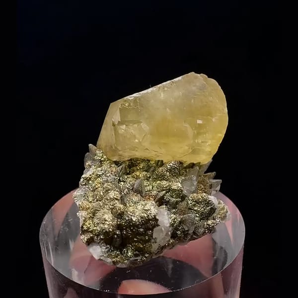 Lemon-yellow calcite crystal on pyrite and quartz from Daye, Hubei — detail view