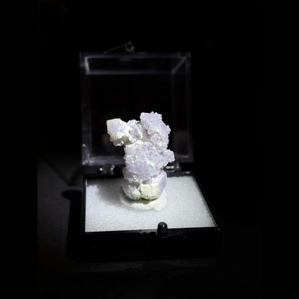 Radiating purple creedite from Qinglong — alternate view