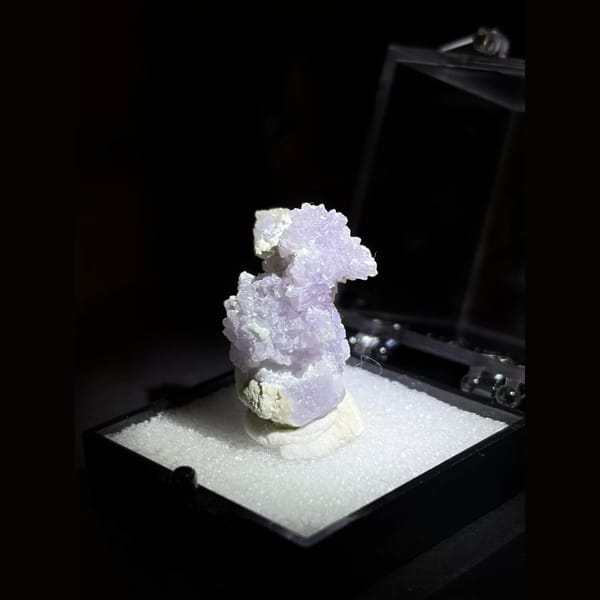 Radiating purple creedite from Qinglong — alternate view