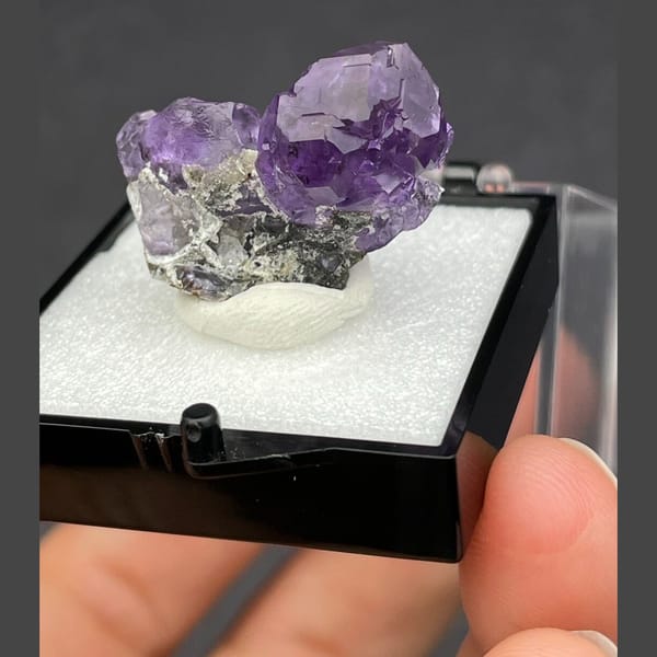 Tanzan-blue fluorite from Fujian — complete view