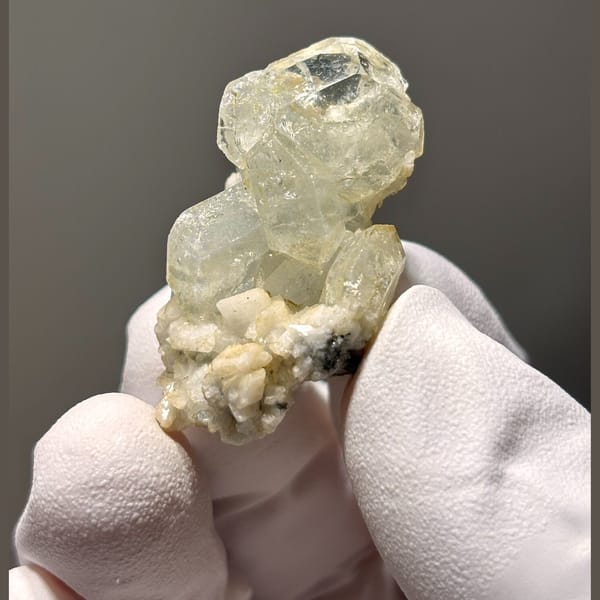 Xuebaoding aquamarine with feldspar — complete view