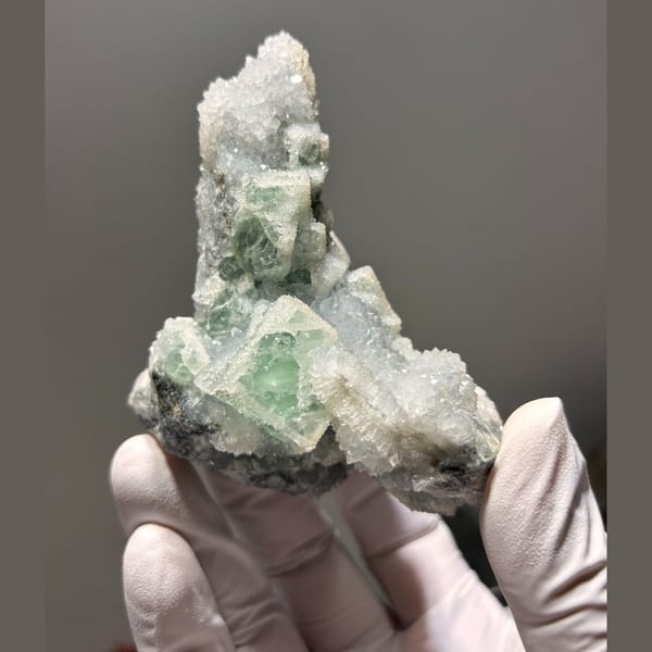Sugary Fujian fluorite with quartz — complete view