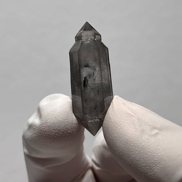 DT Yunnan quartz K — complete view