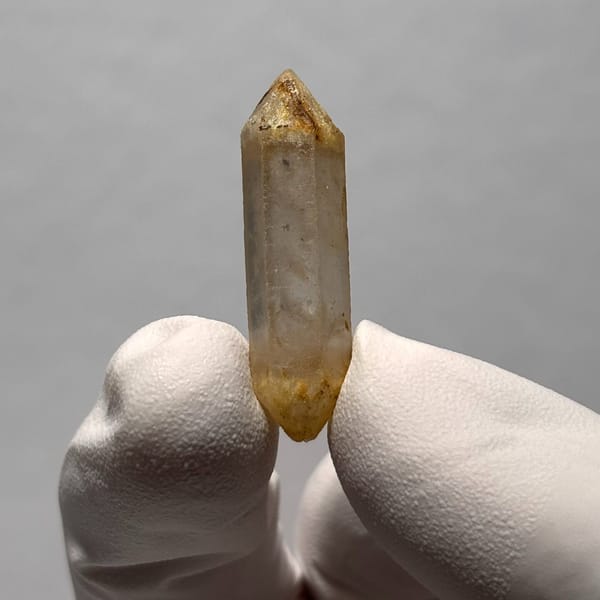 DT Yunnan quartz L — complete view
