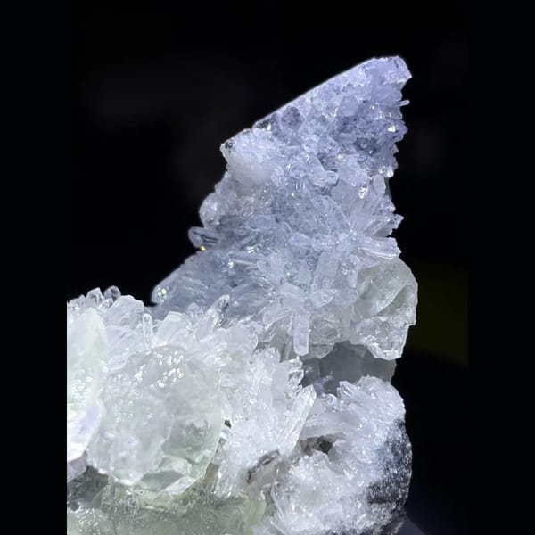 Green fluorite with needle quartz from Jiangle — alternate view