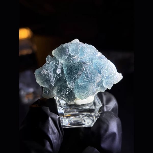 Stepped blue-green fluorite from Huanggangliang — complete view