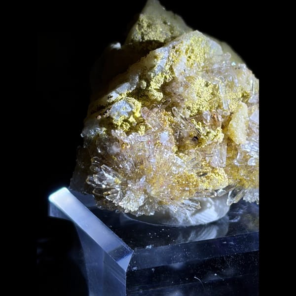 Two radiating creedite flowers from Guizhou — alternate view