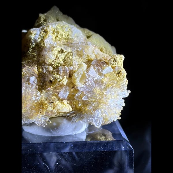 Two radiating creedite flowers from Guizhou — alternate view