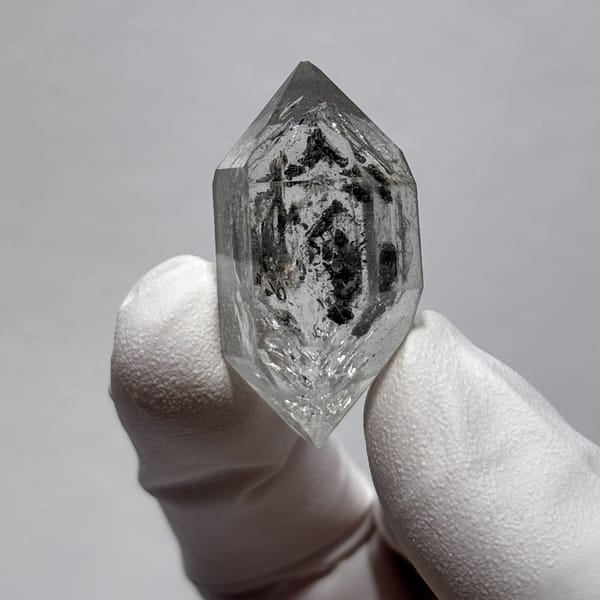 DT Yunnan quartz M — complete view