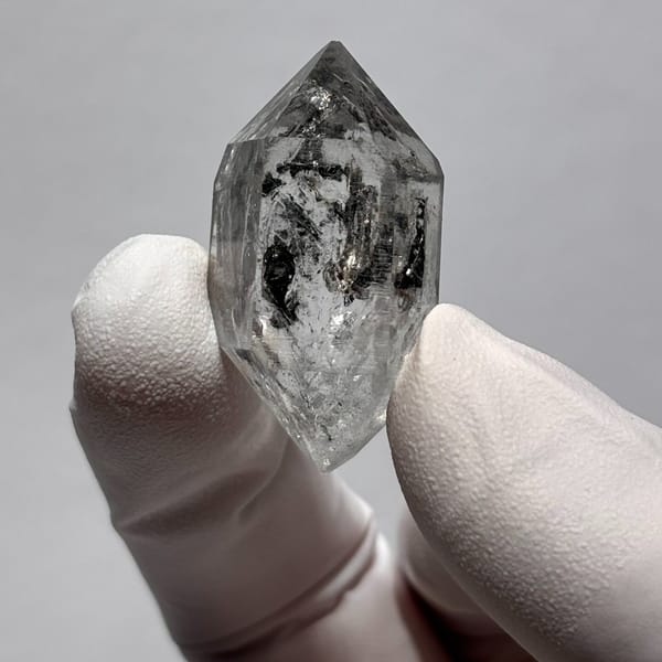DT Yunnan quartz M — alternate view