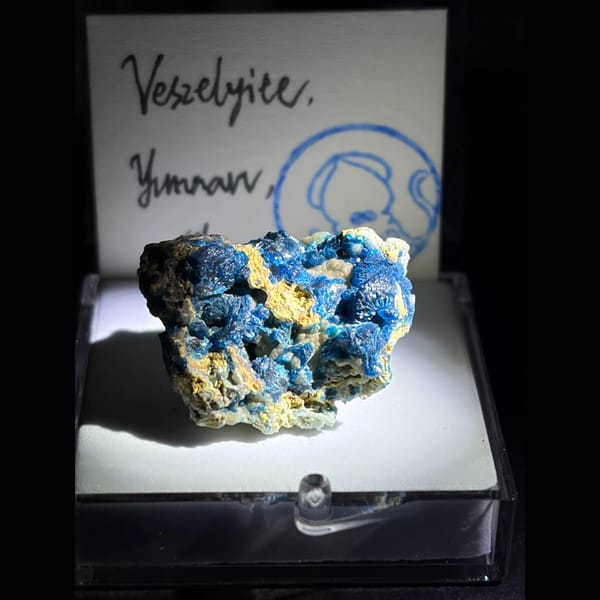 Royal-blue veszelyite from Yunnan — complete view