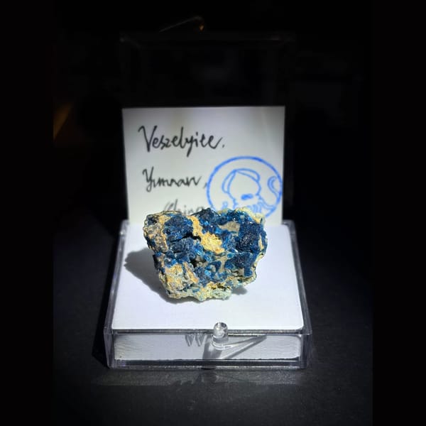 Royal-blue veszelyite from Yunnan — alternate view