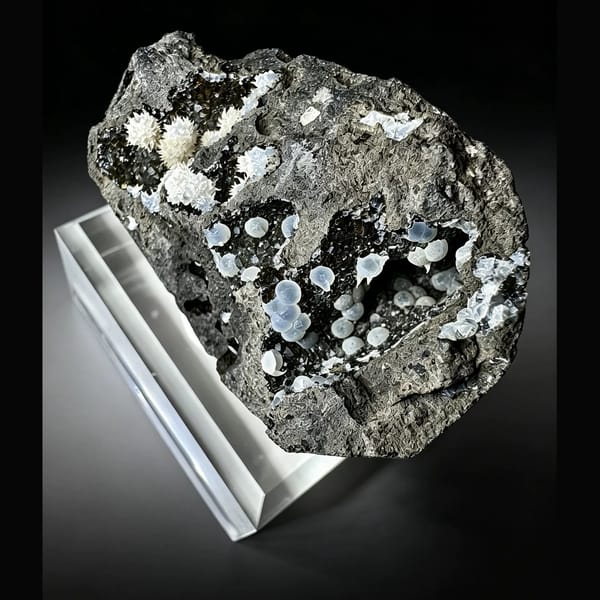 Thomsonite and Analcime in Basalt Zhejiang 4.0 cm — complete view