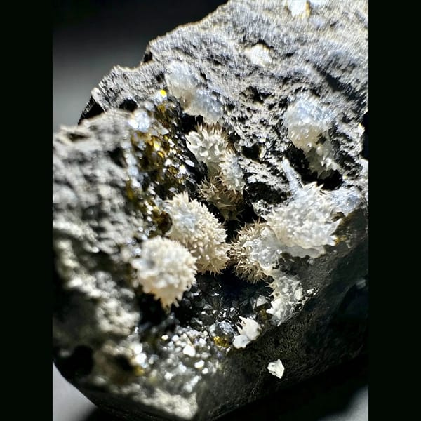 Thomsonite and Analcime in Basalt Zhejiang 4.0 cm — detail view