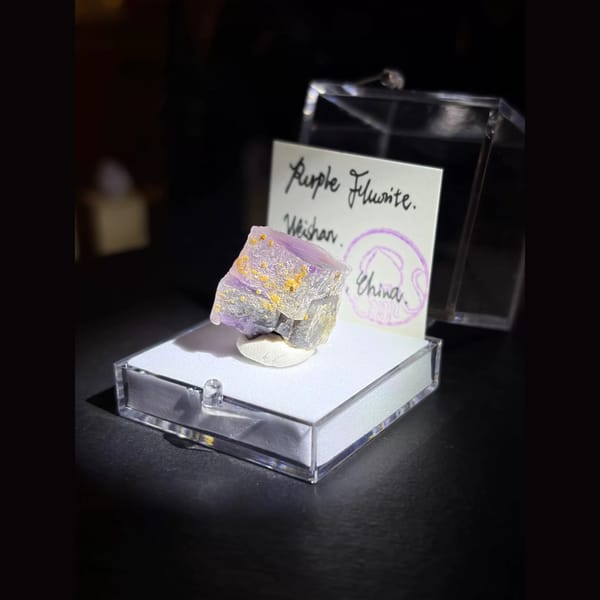 Purple fluorite with limonite from Weishan — complete view