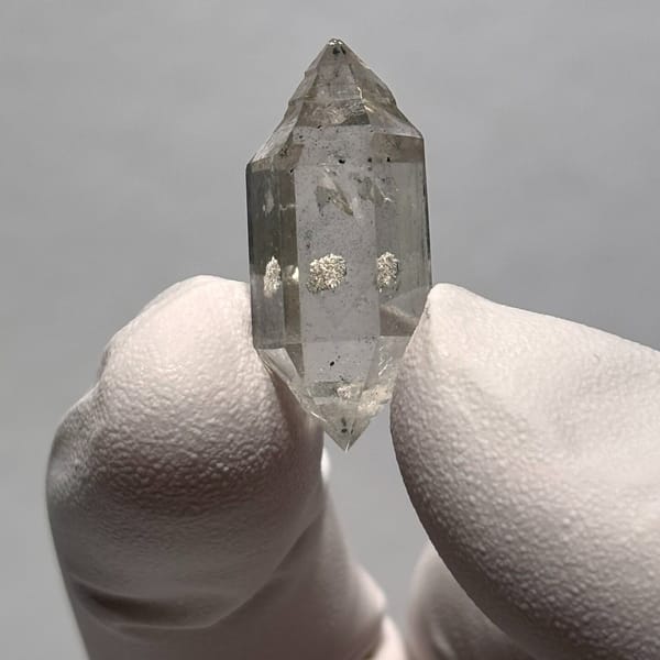 DT Yunnan quartz with calcite — complete view