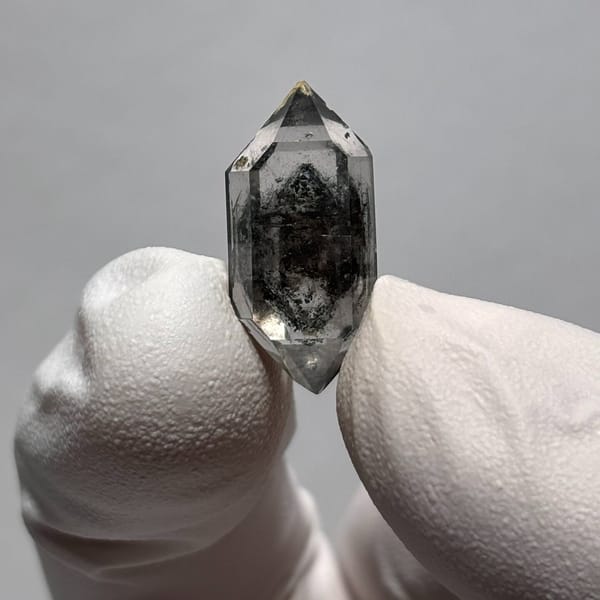 DT Yunnan quartz O — complete view