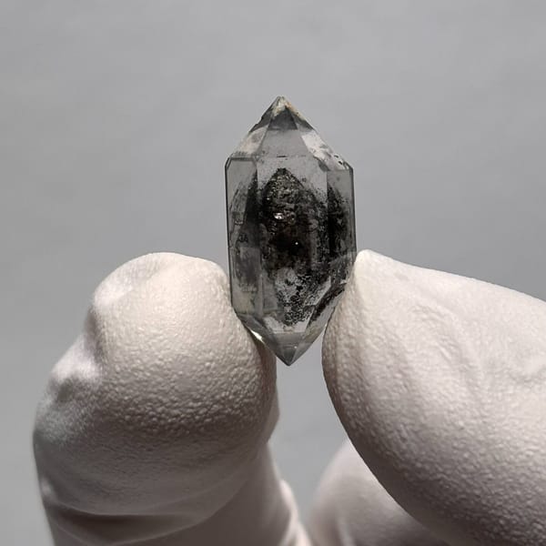 DT Yunnan quartz O — alternate view