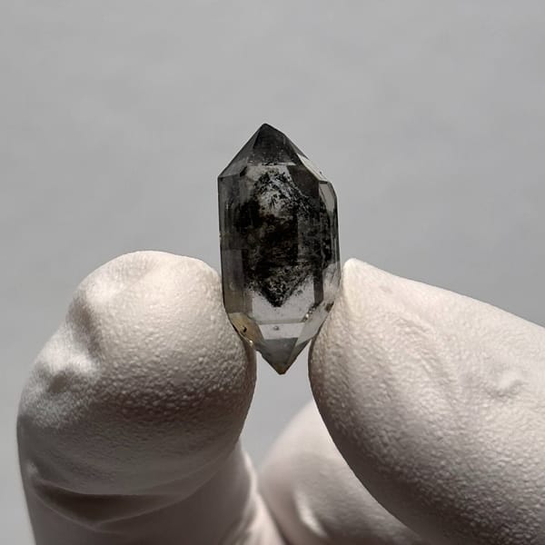DT Yunnan quartz O — alternate view
