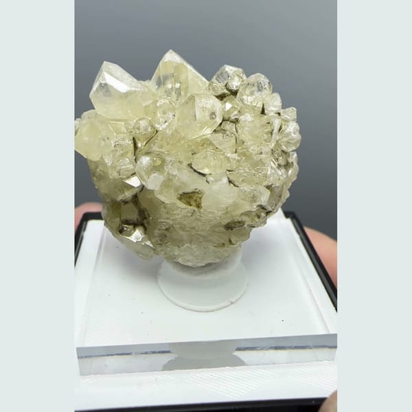 Topaz Crystal Cluster Yaogangxian 2.7 cm — detail view