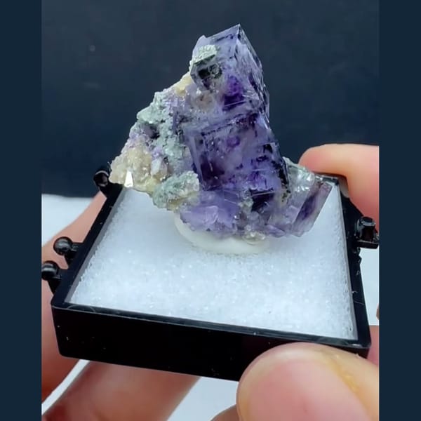Purple Phantom Fluorite with Mica Yaogangxian 2.8 cm — detail view