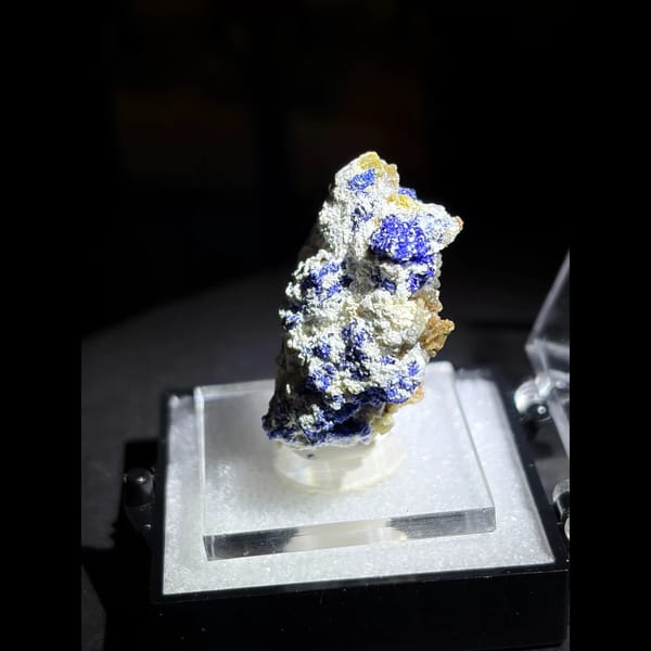 Indigo azurite on white matrix from Guizhou — complete view