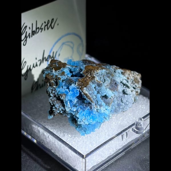 Sky blue botryoidal gibbsite on limonite — complete view