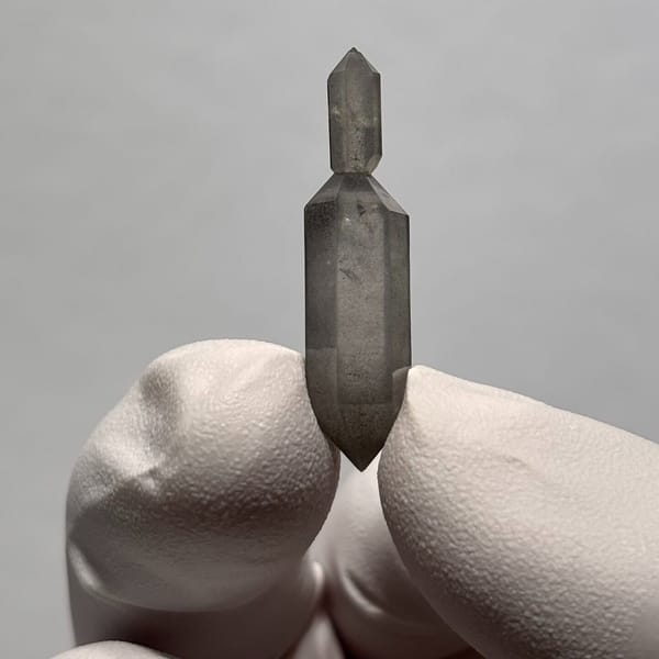 DT Yunnan quartz Q — complete view