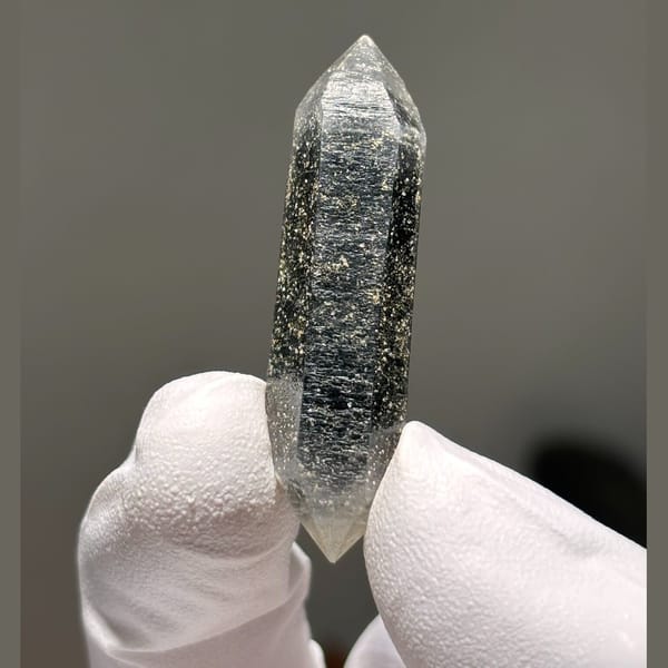 DT Yunnan quartz R — complete view