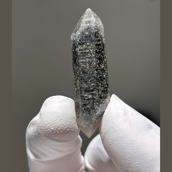 DT Yunnan quartz R — alternate view