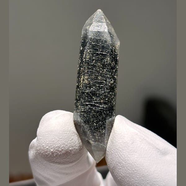 DT Yunnan quartz R — alternate view