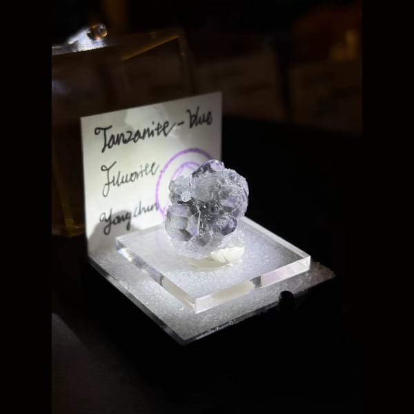 Clear tanzanite-blue fluorite with quartz — complete view