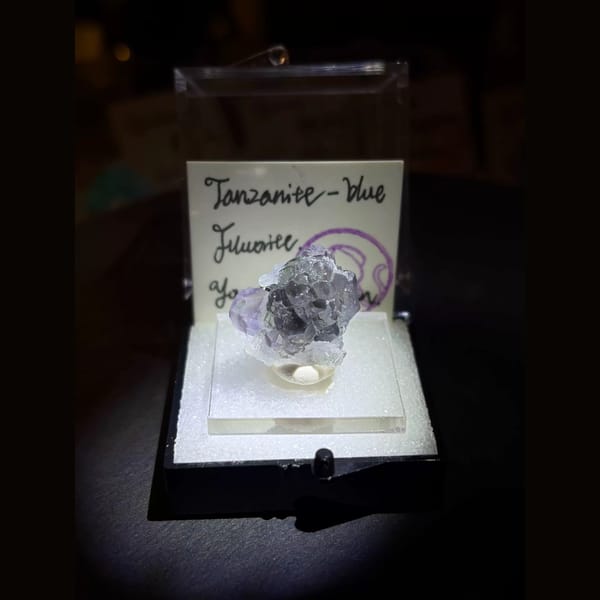 Clear tanzanite-blue fluorite with quartz — alternate view