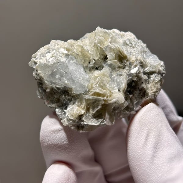 Xuebaoding aquamarine with mica B — alternate view