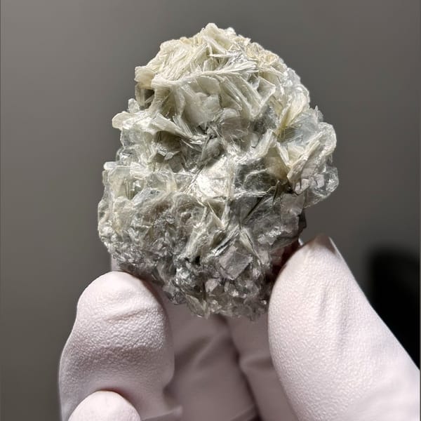 Xuebaoding aquamarine with mica B — alternate view