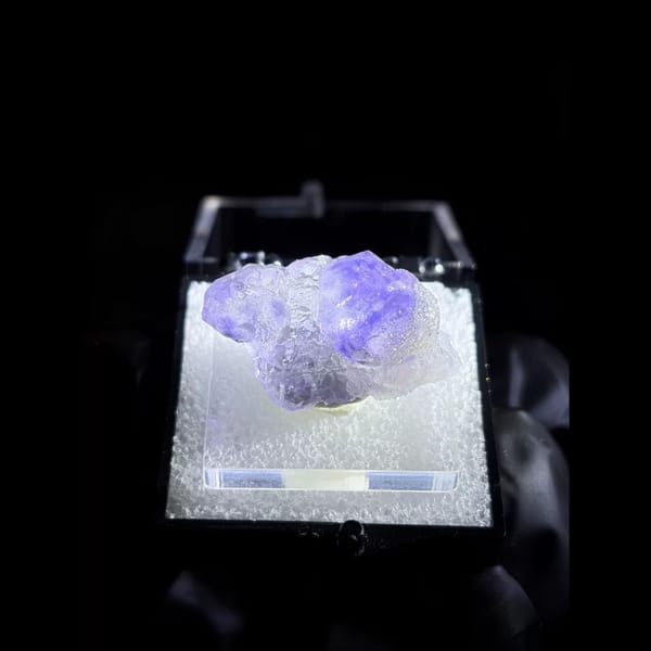 Icy blue-violet fluorite from Yongchun — alternate view