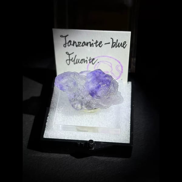 Icy blue-violet fluorite from Yongchun — detail view