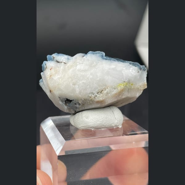 Blue plumbogummite bowl from Guangxi — detail view