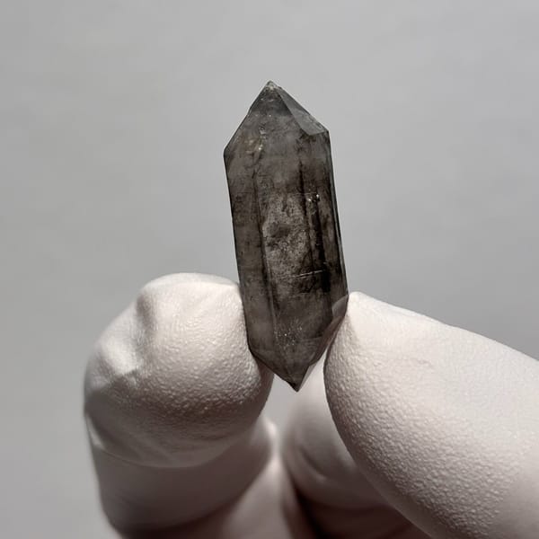 DT Yunnan quartz T — complete view