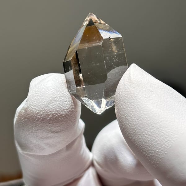 DT Yunnan quartz U — complete view