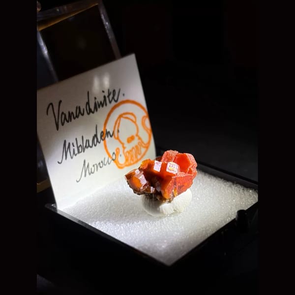 Orange-red vanadinite from Mibladen — complete view
