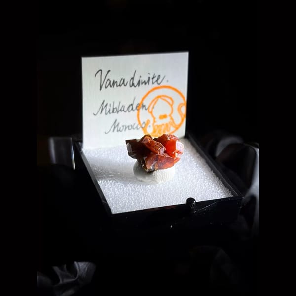 Orange-red vanadinite from Mibladen — alternate view