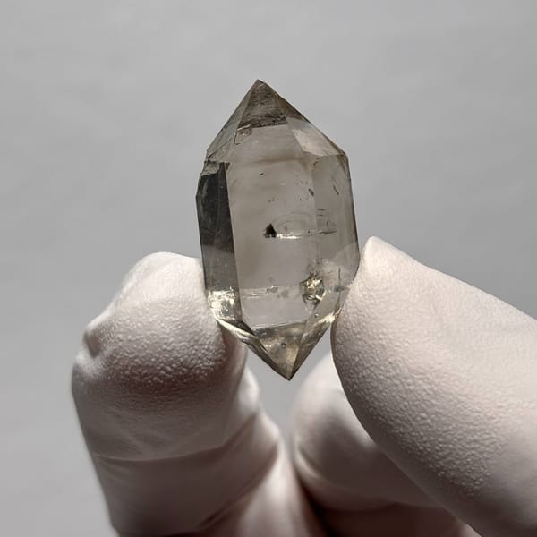 DT Yunnan quartz W — detail view