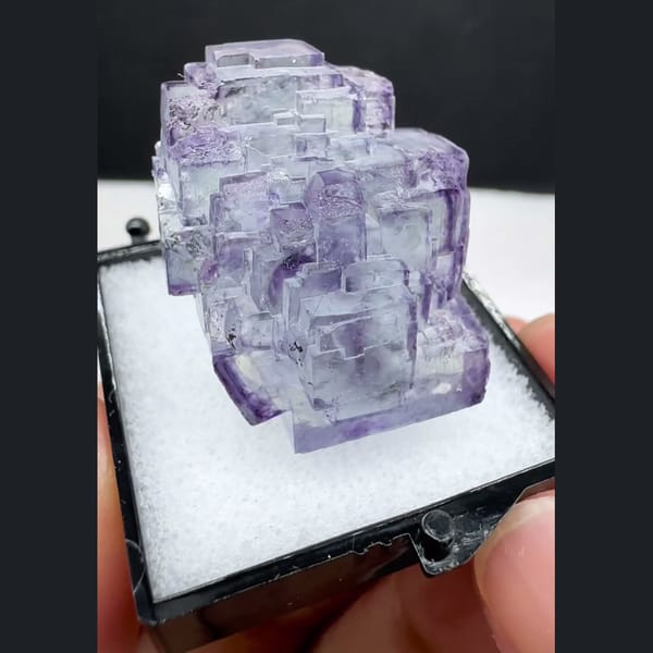 Stepped Lavender Fluorite Yaogangxian 2.9 cm — detail view