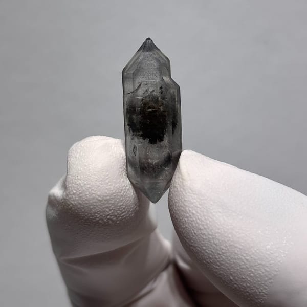 DT Yunnan quartz Y — complete view