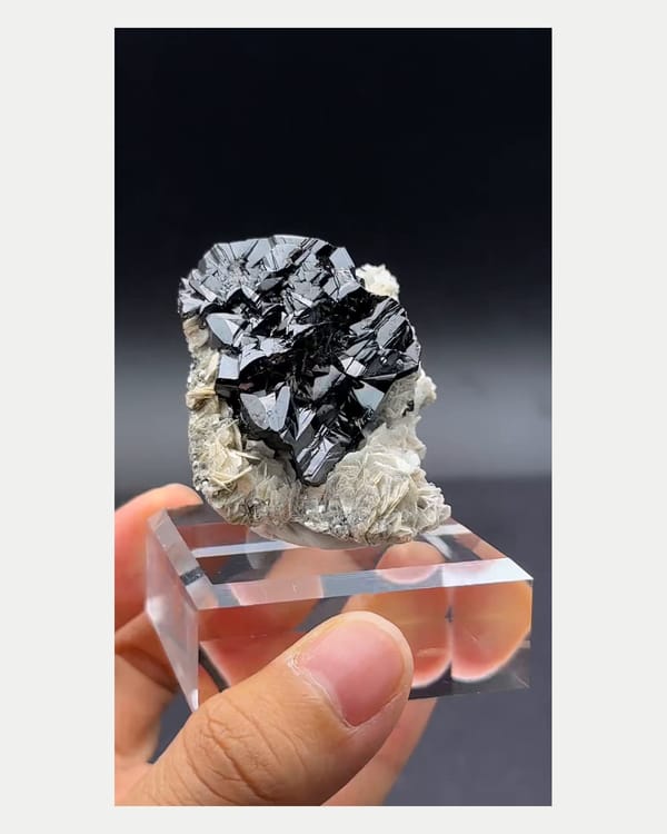 Complete right side view of Xuebaoding cassiterite specimen