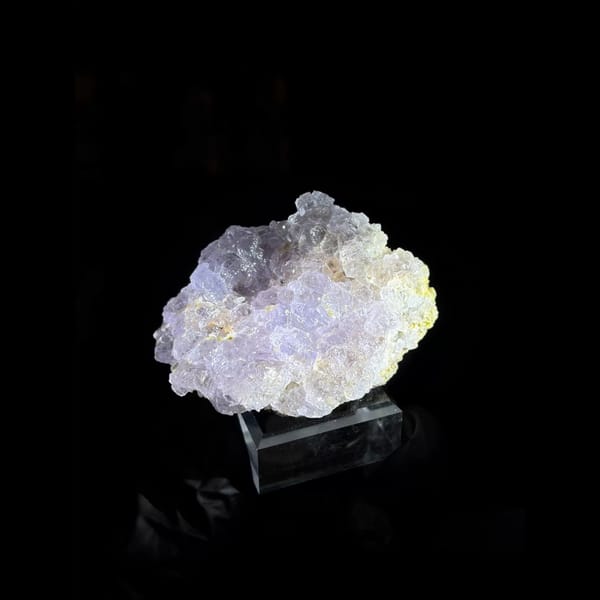 Lavender fluorite from Shizhuyuan — complete view