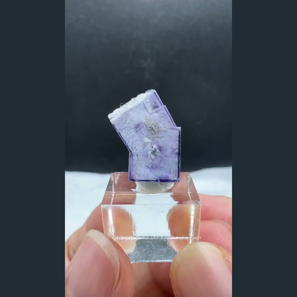 Interpenetrating Purple Fluorite Yaogangxian 1.9 cm — detail view