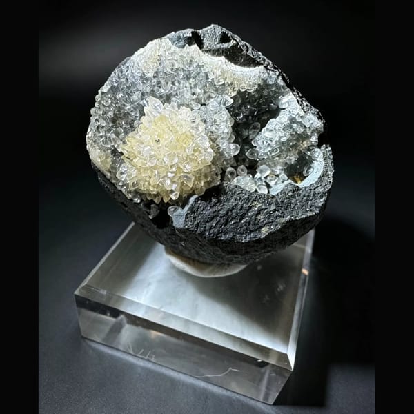 Calcite Cluster in Basalt Geode Vietnam 7.0 cm — detail view