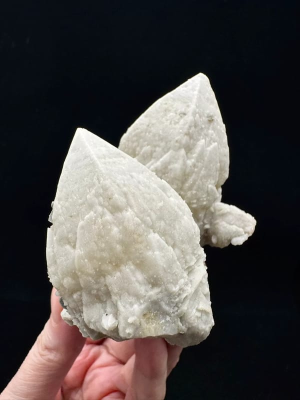 Complete reverse showing pale quartz growths and the two pointed crystal forms
